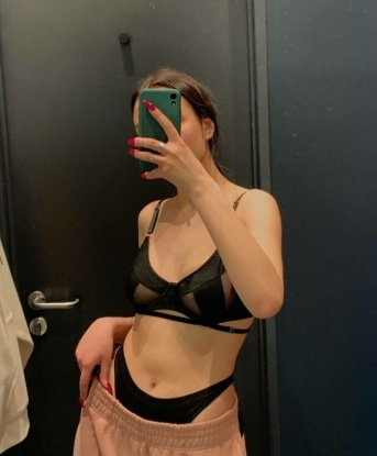 Живу в Москве и готова предоставить тебе незабываемые услуги. Мои возможности безграничны, и я с радостью окунусь с тобой в мир страсти и наслаждения. Мои отзывы говорят сами за себя - клиенты оставляют только положительные комментарии о наших встречах. На фото ты увидишь мою истинную красоту и стройные изогнутые формы. Гарантирую, что мое обаяние и опыт не оставят тебя равнодушным. Звони, и я открою для тебя дверь в мир наслаждения. 9251, 23 года